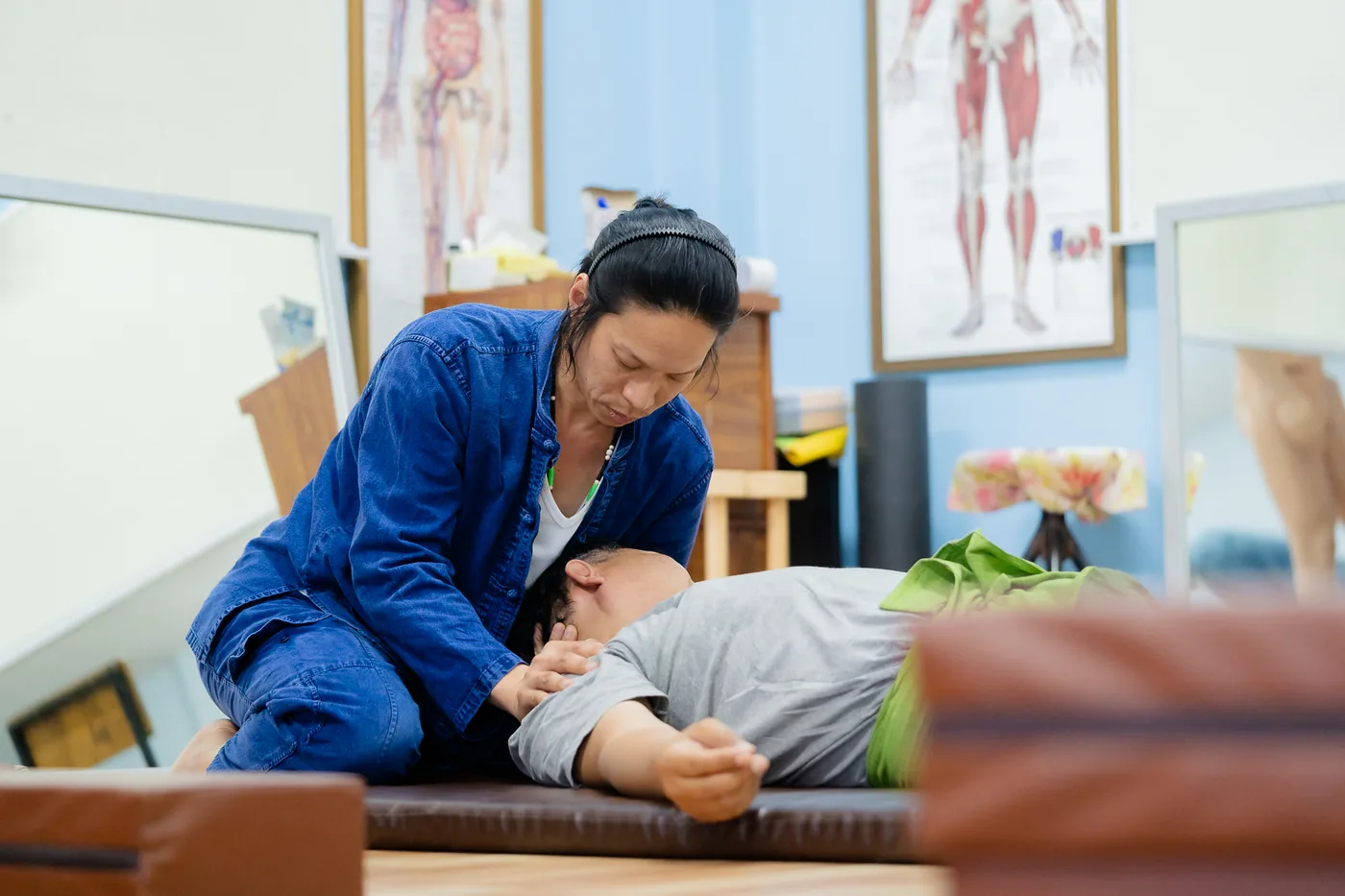 Séance de Thara Massage : thérapeute et patient en cabinet